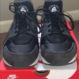 Black womens air Huaraches